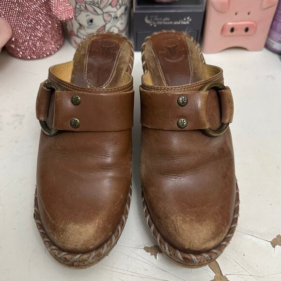 Frye Women’s Charlotte Ring Brown Distressed Heeled Clogs Mule Shoes Size 6 M - Picture 4 of 15